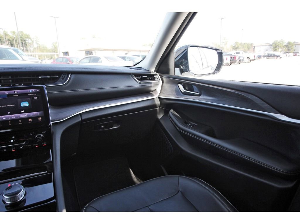 Used 2023 Jeep Grand Cherokee Limited image 13