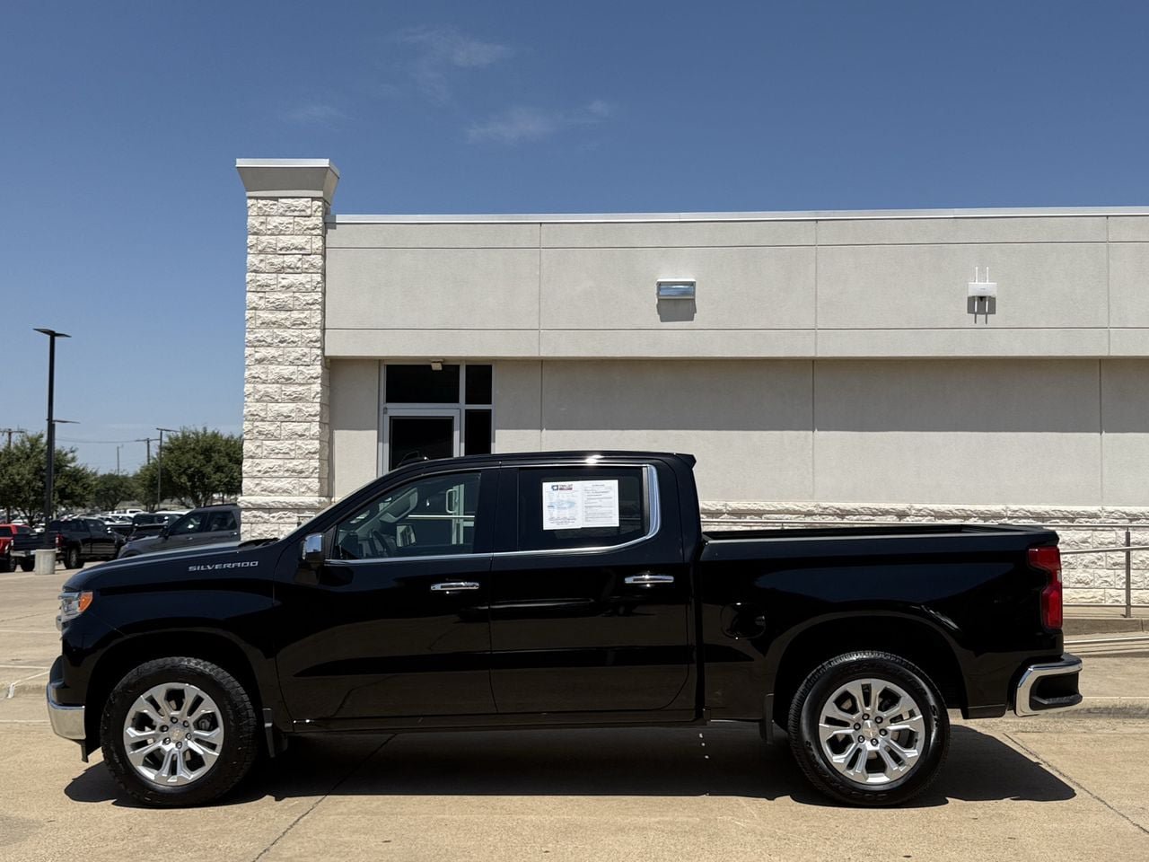 Used 2025 Chevrolet Silverado 1500 LTZ w/ LTZ Convenience Package II RWD image 3