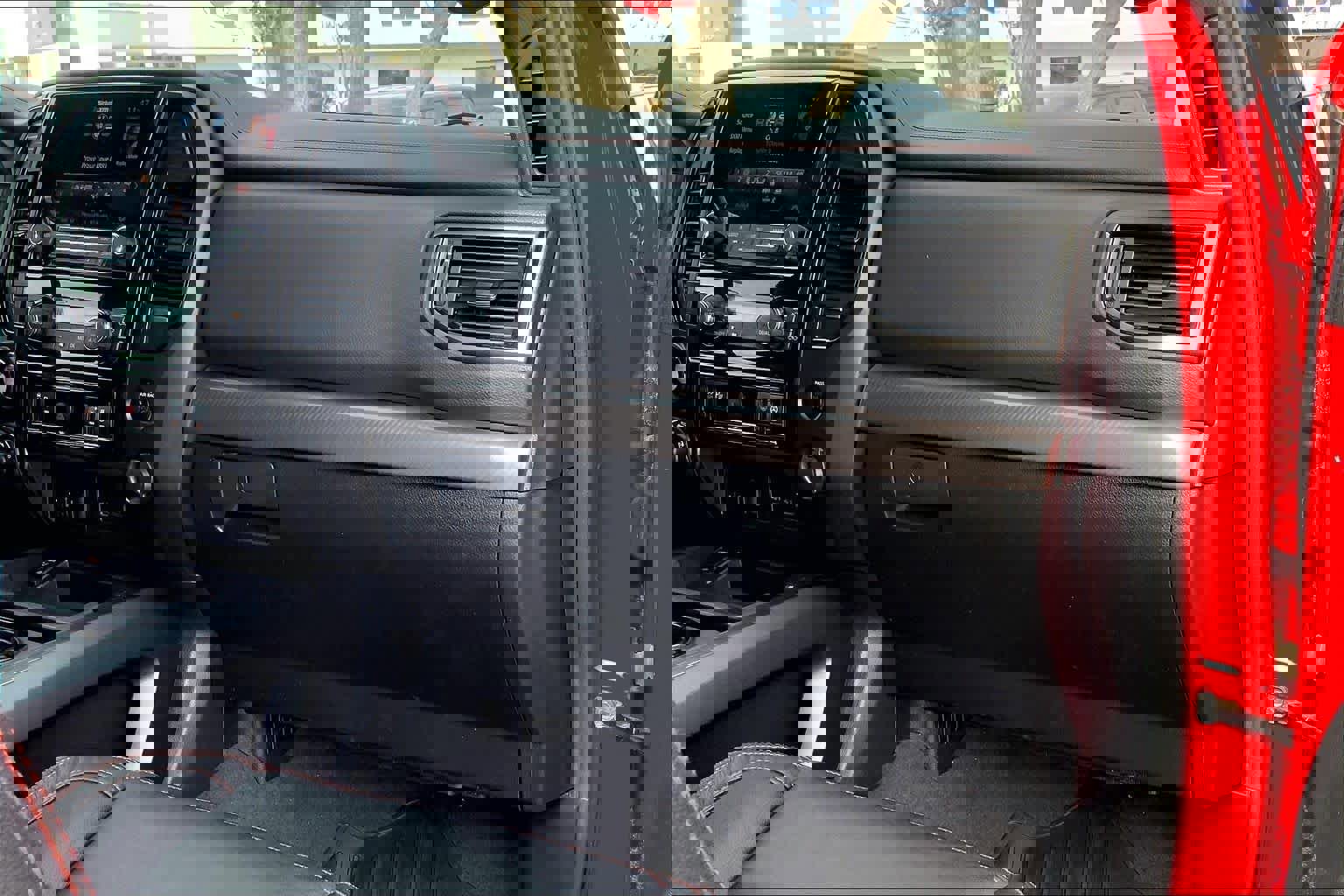 Used 2022 Nissan Titan PRO-4X w/ Pro-4x Convenience Package image 19