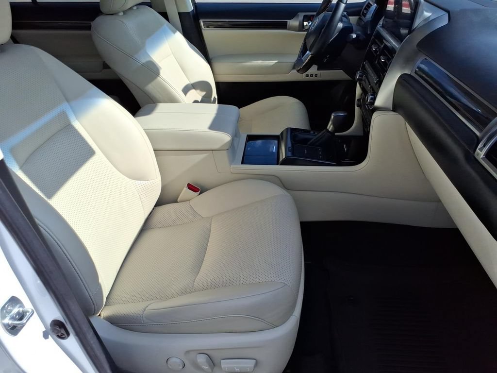 Used 2023 Lexus GX 460 Luxury w/ Accessory Package AWD/4WD image 3