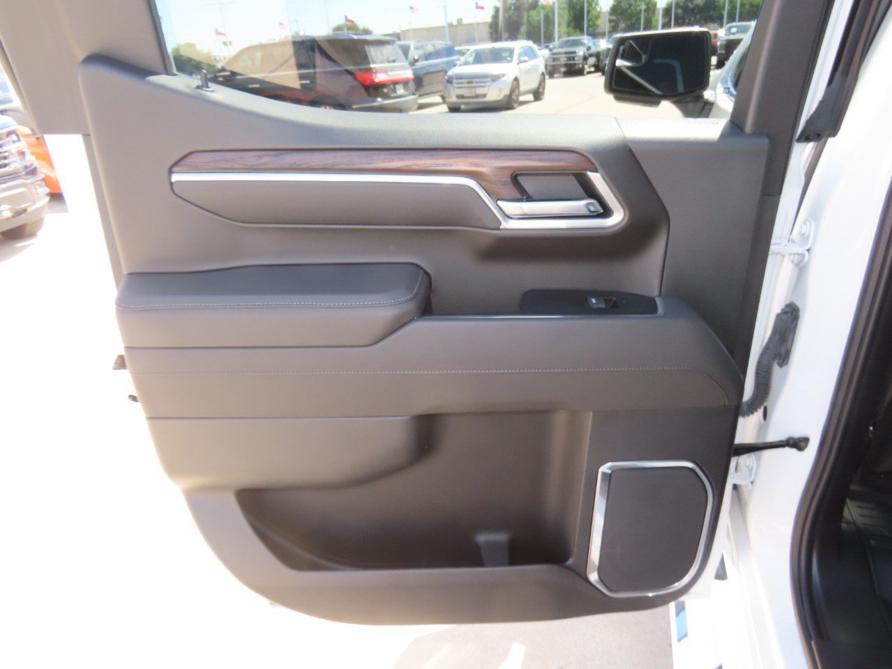 Used 2025 GMC Sierra 1500 SLT w/ SLT Premium Package AWD/4WD image 18