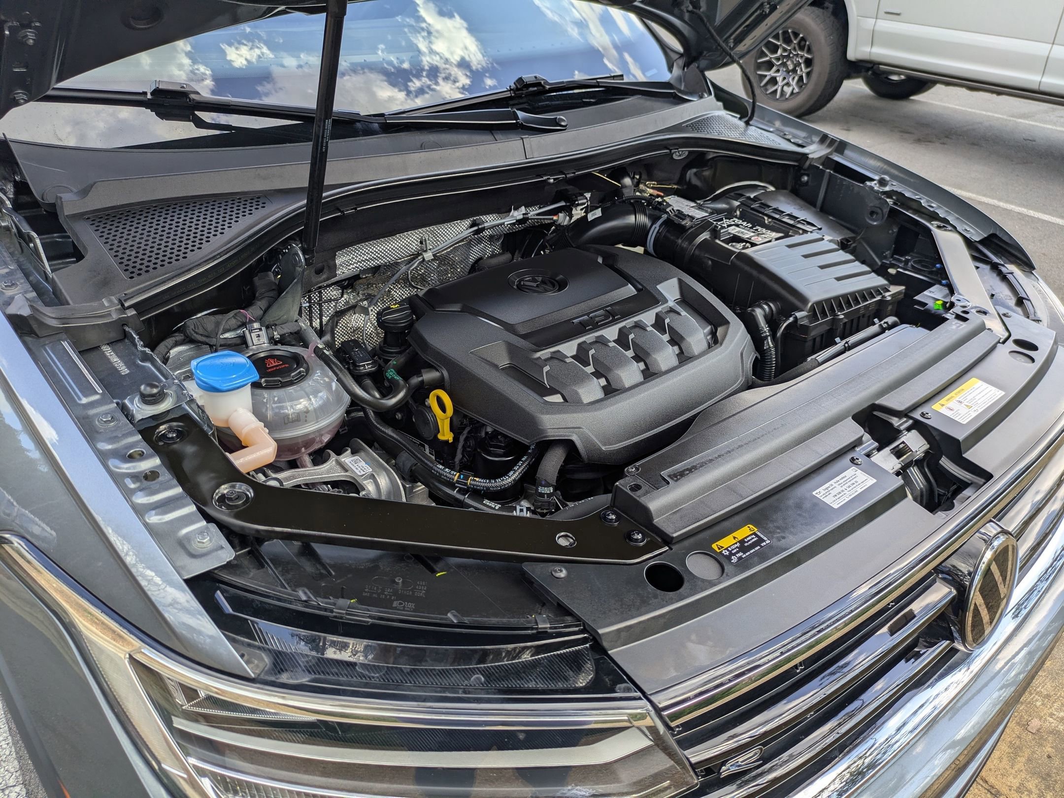 Used 2024 Volkswagen Tiguan SE R-Line image 39