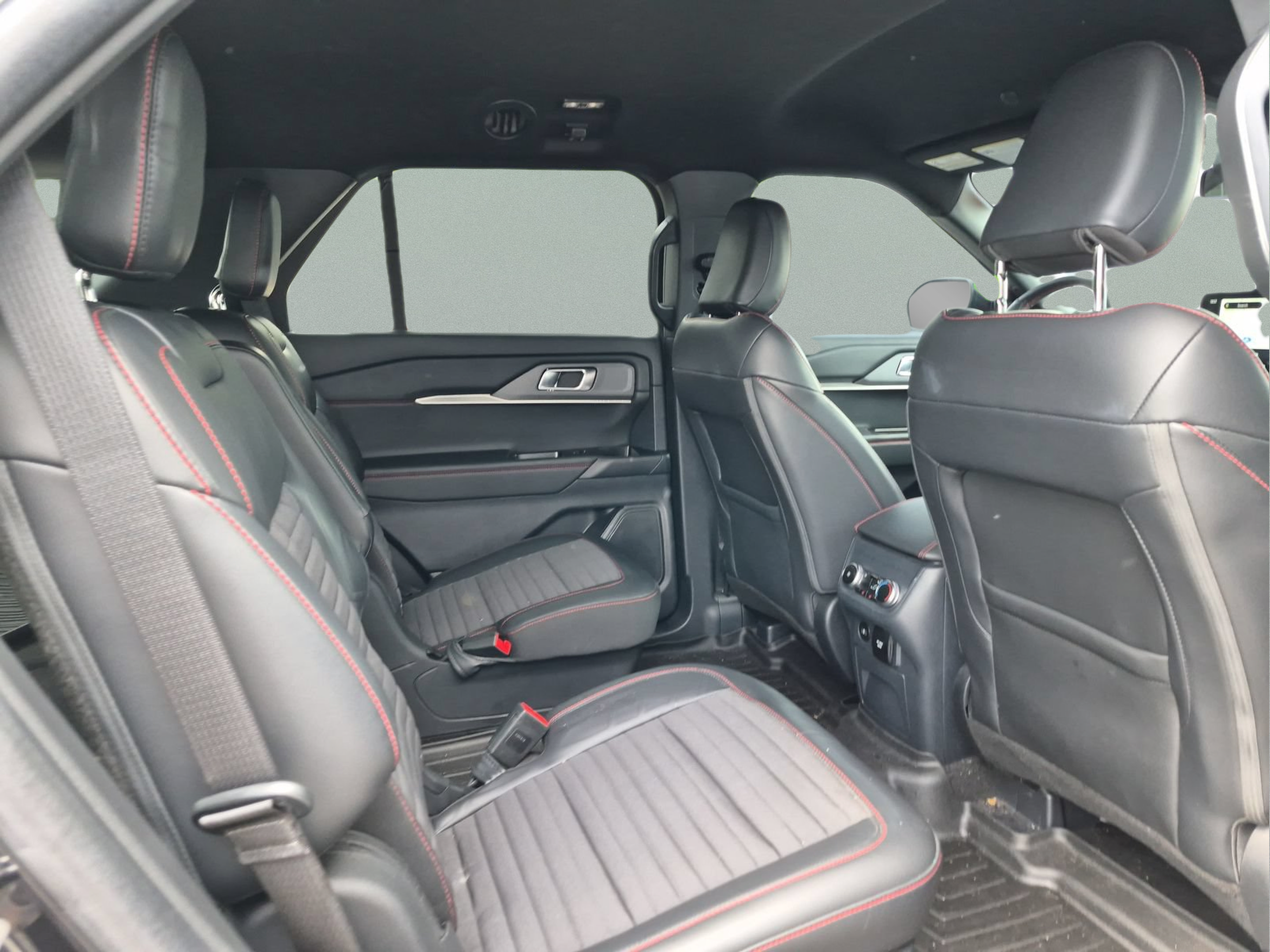 Certified 2025 Ford Explorer ST-Line w/ Premium Package RWD image 18