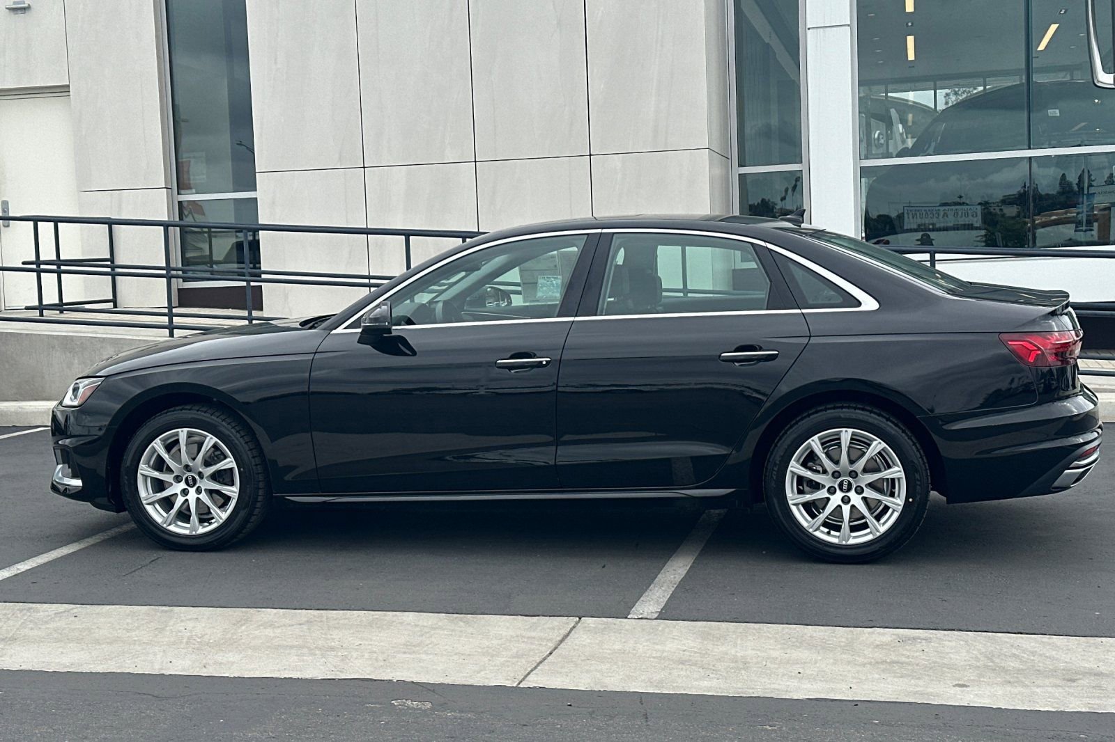 Used 2022 Audi A4 2.0T Premium AWD/4WD image 6