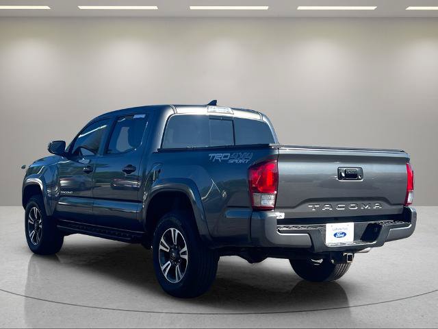 Used 2017 Toyota Tacoma TRD Sport w/ Tow Package (A/T) AWD/4WD image 5