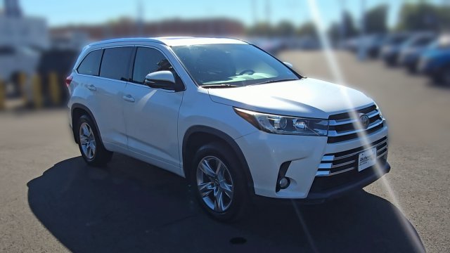 Used 2017 Toyota Highlander Limited AWD/4WD image 3