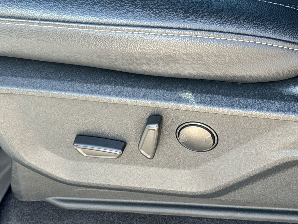 Certified 2025 Ford F150 XLT w/ Equipment Group 303A High image 27