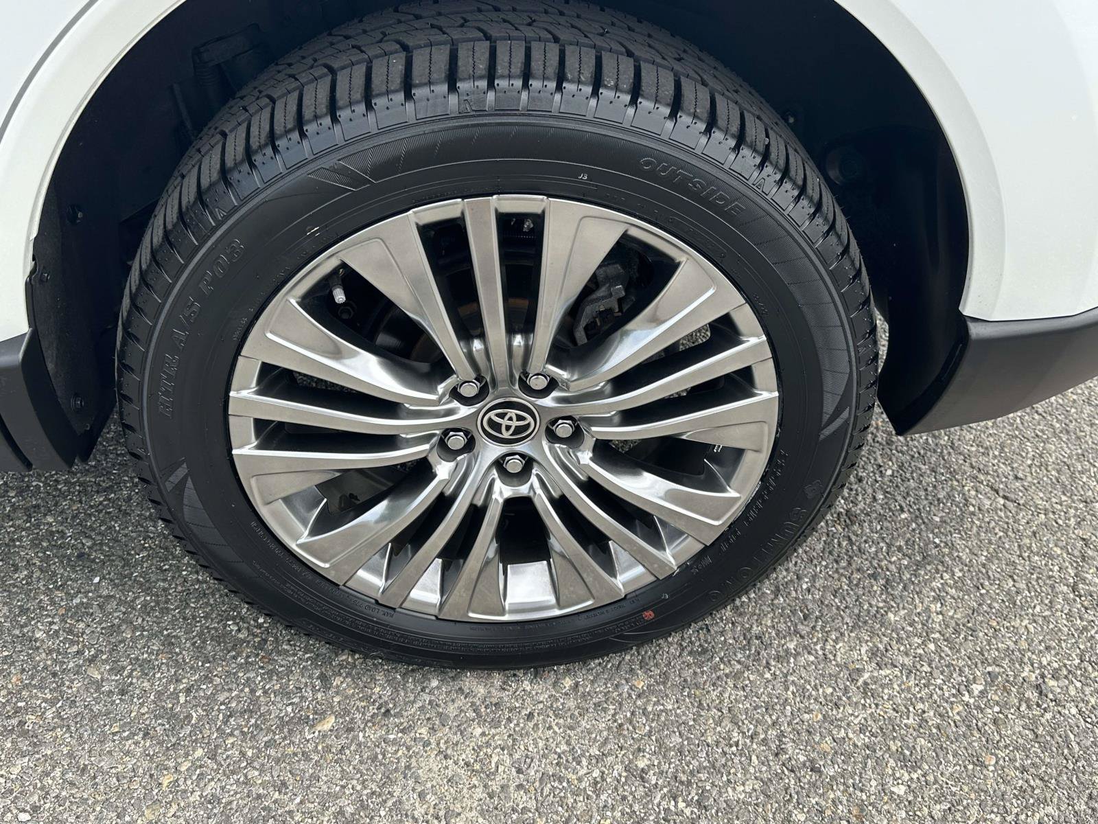 Used 2023 Toyota Venza Limited AWD/4WD image 37
