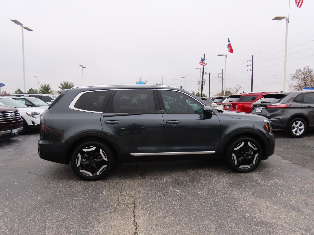 Used 2024 Kia Telluride EX w/ EX Captain's Chair Package image 6