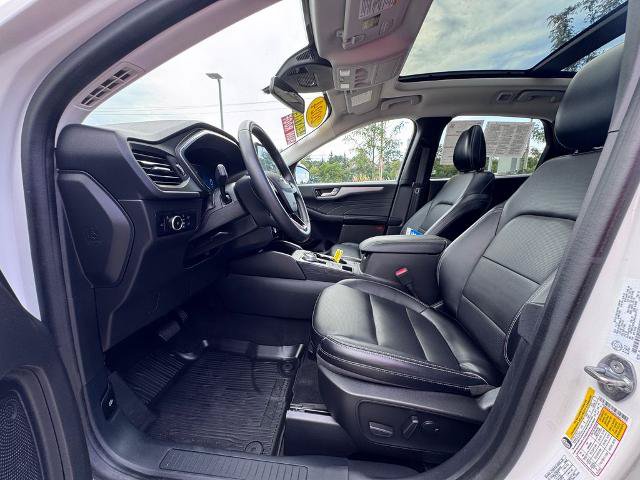 Certified 2024 Ford Escape Platinum w/ Class II Trailer Tow Package AWD/4WD image 10