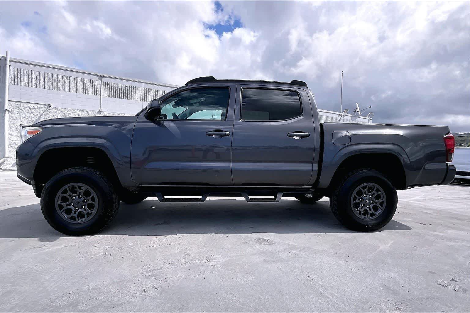 Used 2018 Toyota Tacoma SR5 RWD image 3