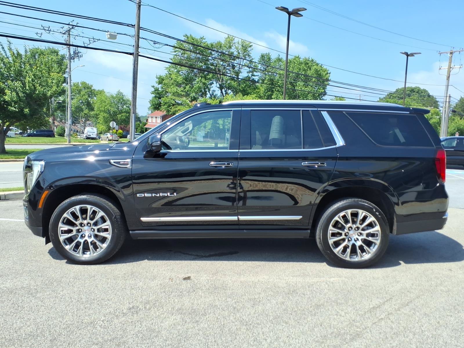 Used 2025 GMC Yukon Denali w/ Denali Reserve Package AWD/4WD image 6