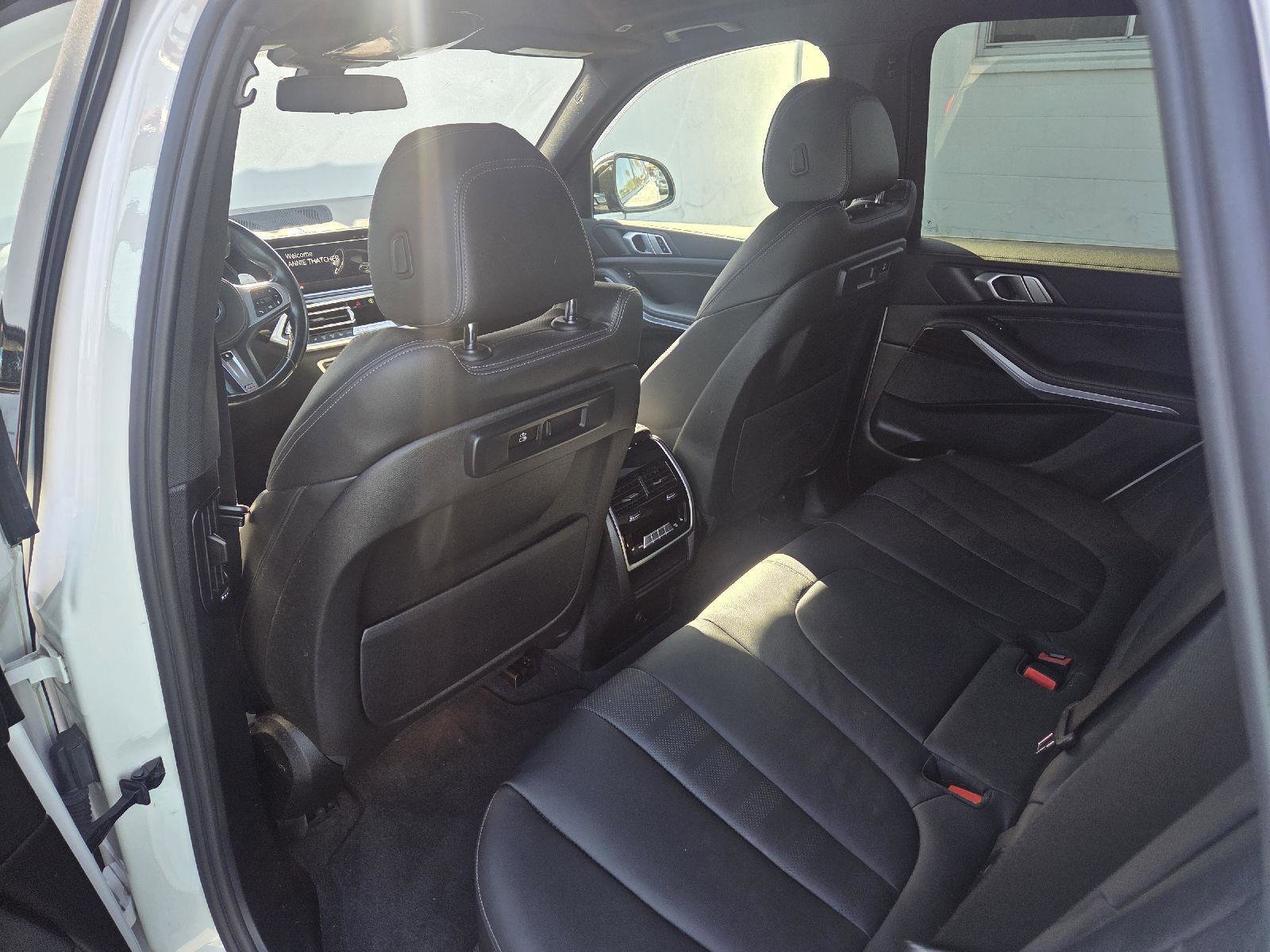 Used 2021 BMW X5 xDrive40i w/ M Sport Package image 3