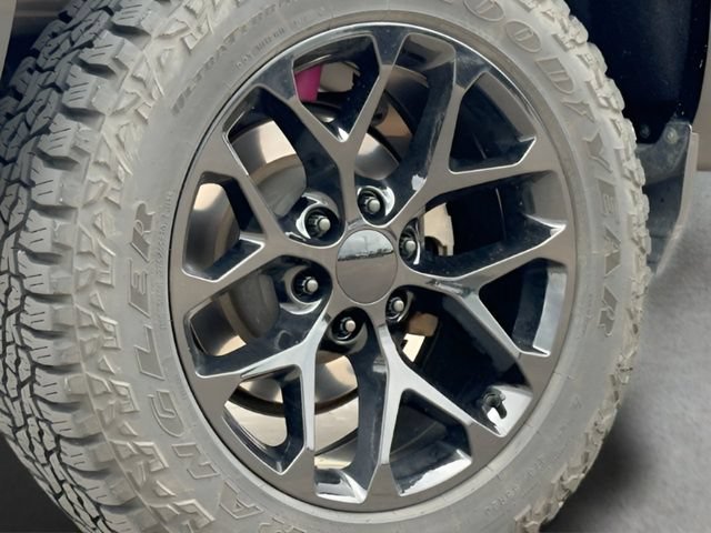 Used 2018 Chevrolet Silverado 1500 LT w/ Texas Edition AWD/4WD image 11