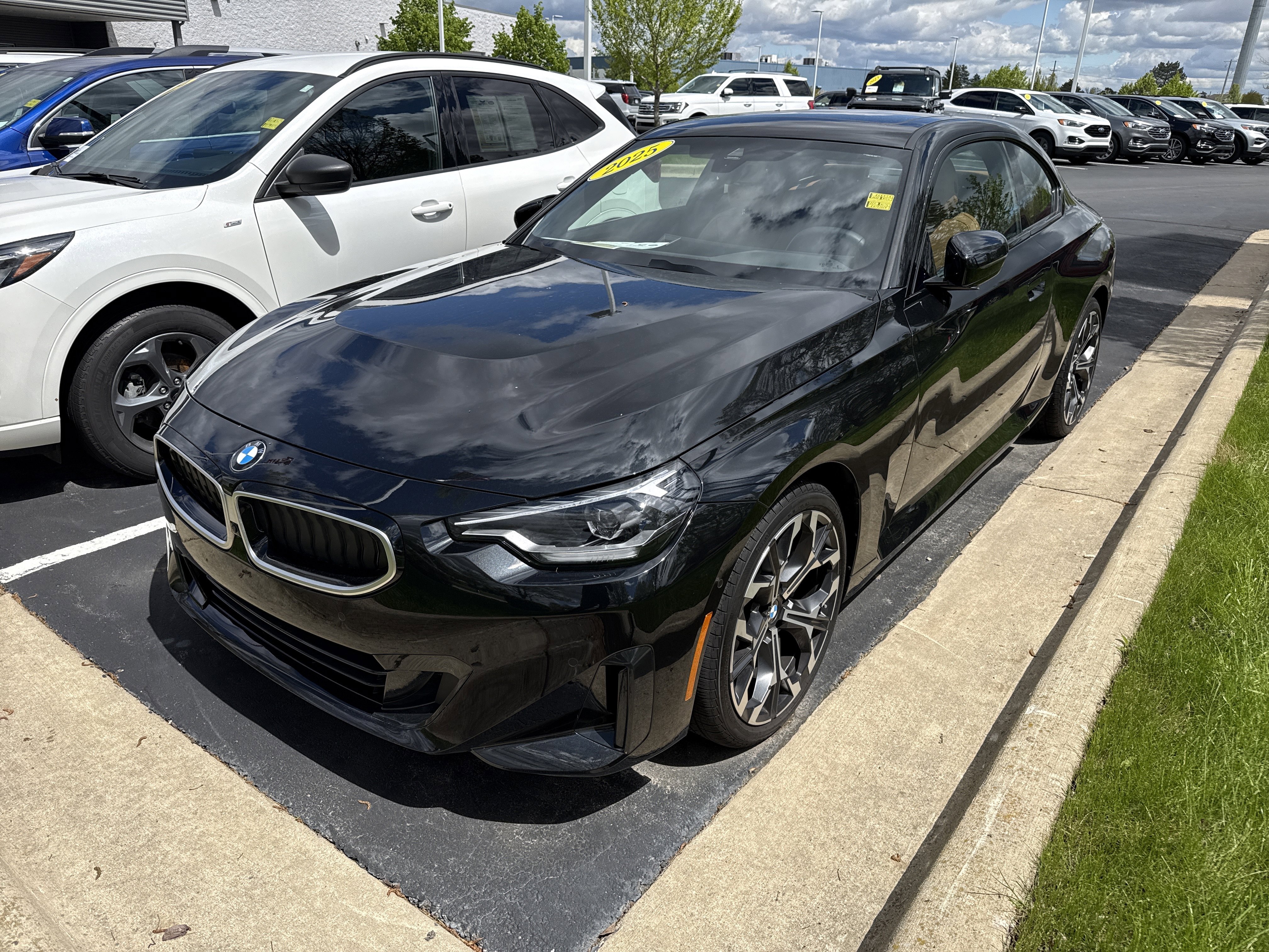 Used 2025 BMW 230i xDrive Coupe w/ Convenience Package AWD/4WD image 2