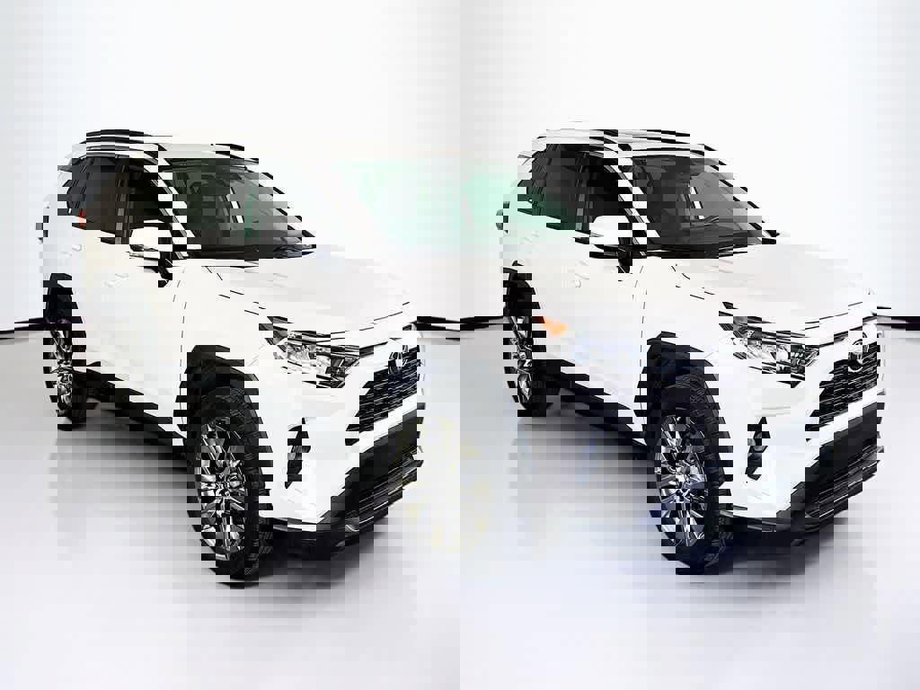 Used 2021 Toyota RAV4 XLE Premium image 7