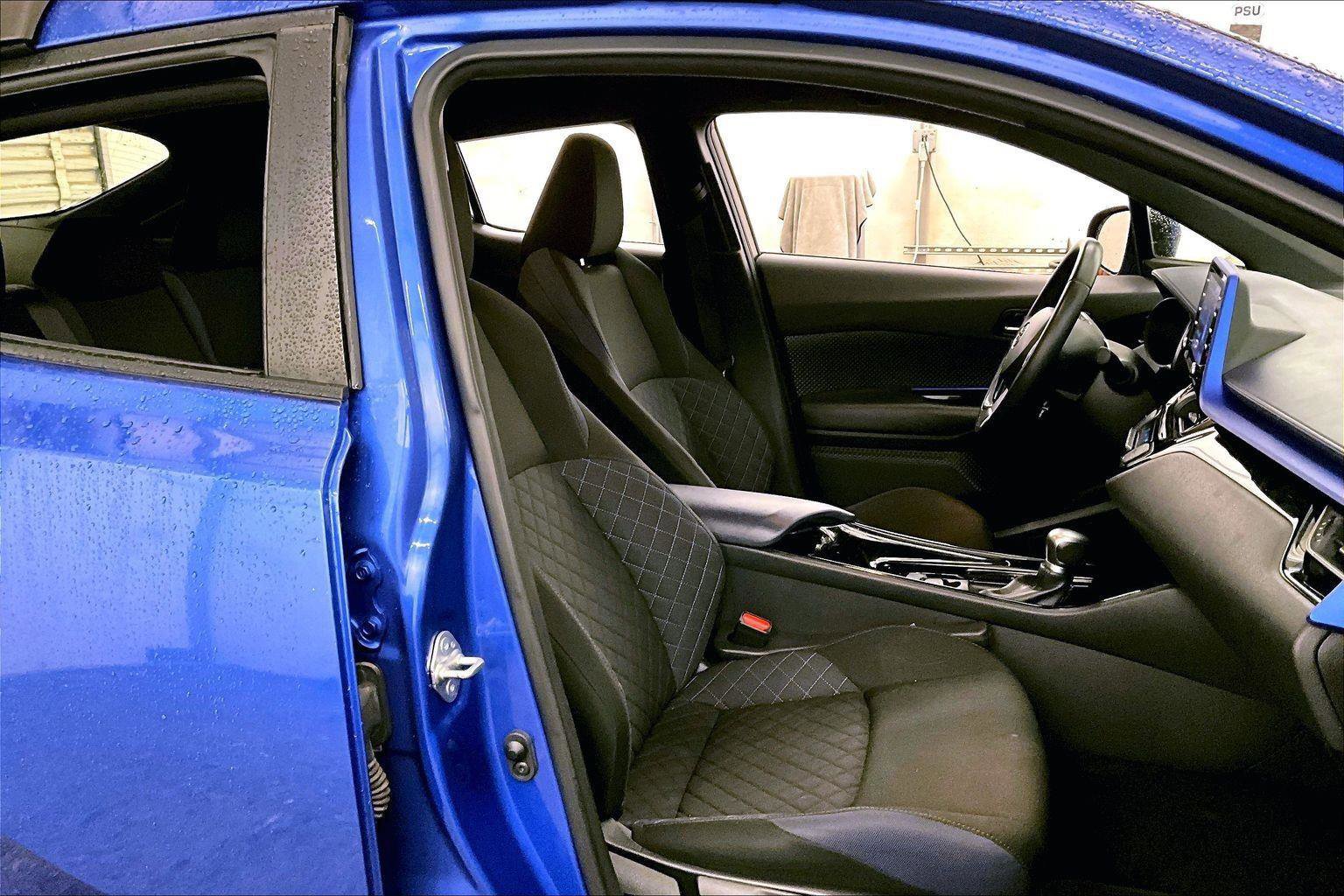 Used 2020 Toyota C-HR XLE image 9