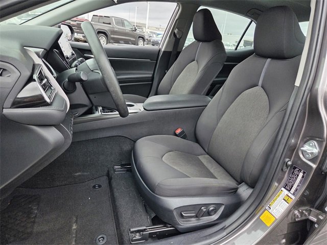 Used 2023 Toyota Camry LE image 9