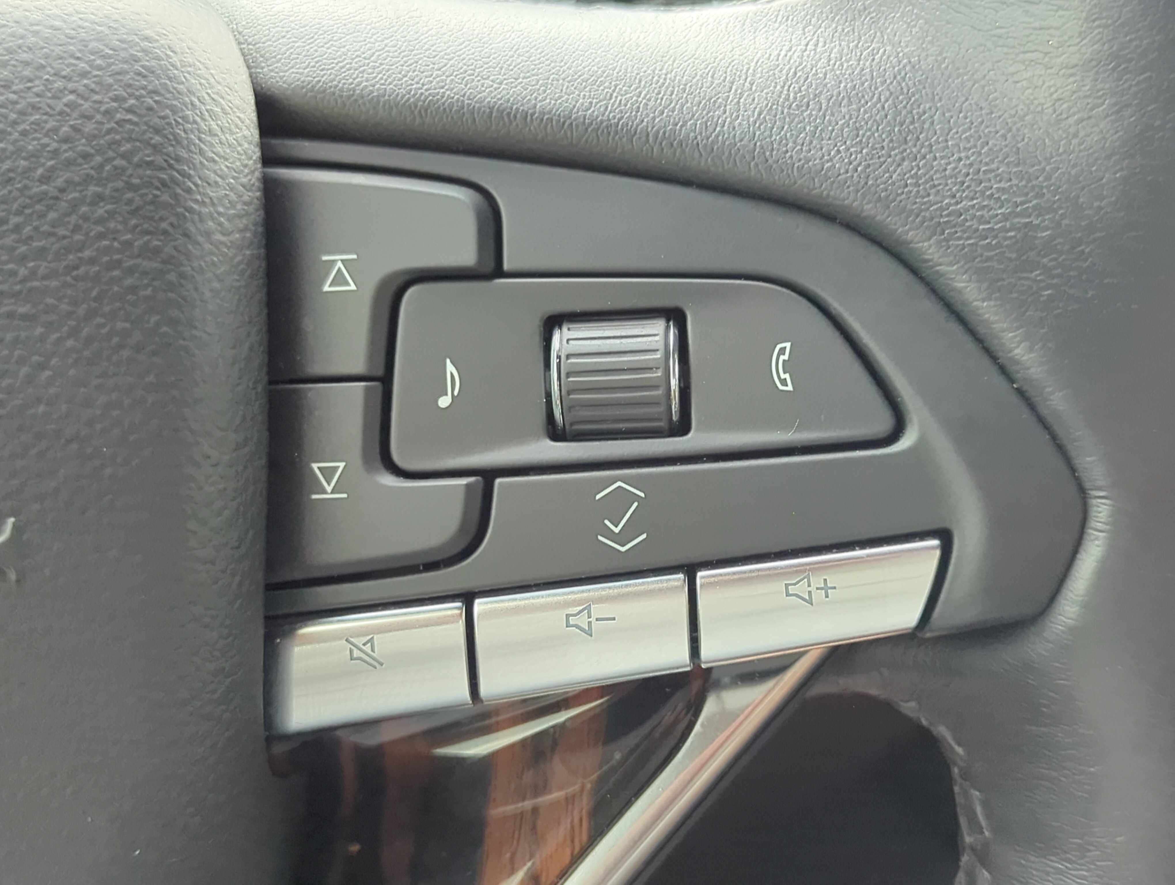 Used 2024 Cadillac Escalade Premium Luxury w/ Performance Package AWD/4WD image 24