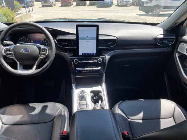 Certified 2023 Ford Explorer Limited w/ Limited Technology Package AWD/4WD image 9
