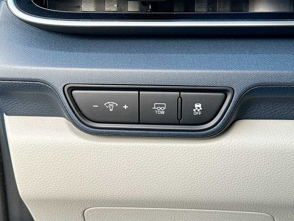 Used 2025 Kia Carnival EX FWD image 10