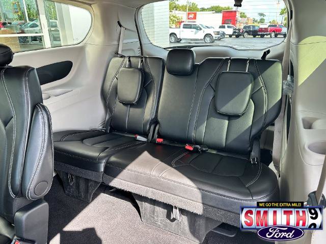 Used 2024 Chrysler Pacifica Touring-L FWD image 33