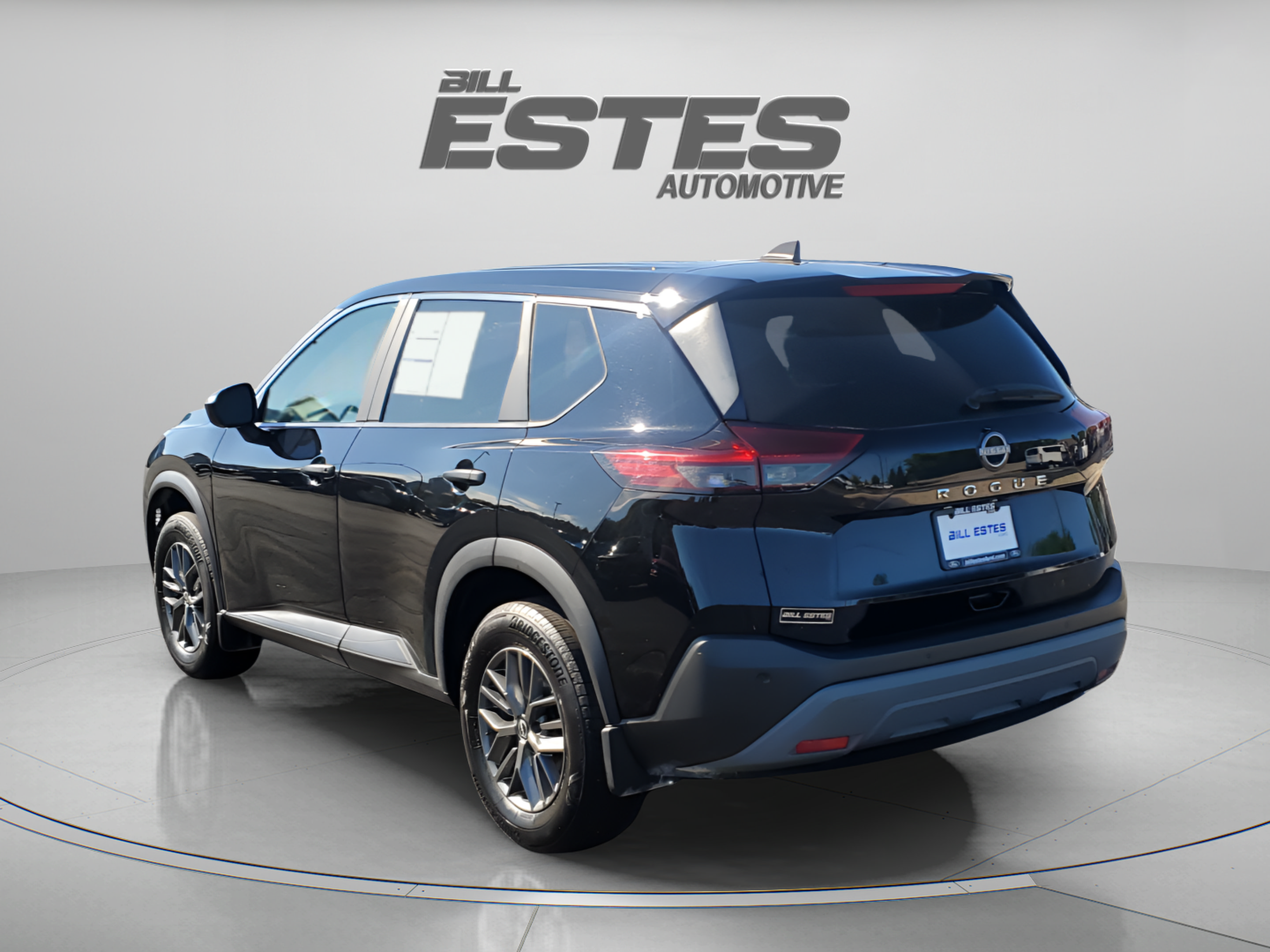 Used 2023 Nissan Rogue S FWD image 2