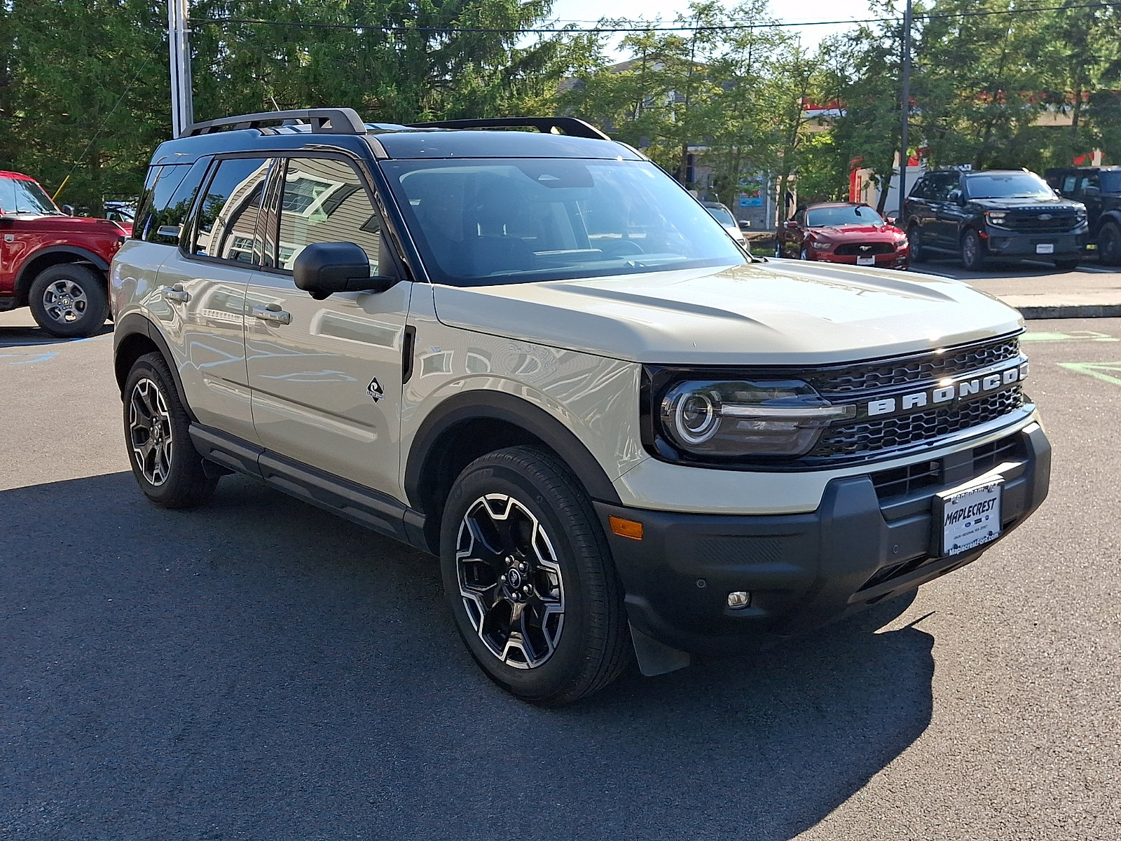 Certified 2025 Ford Bronco Sport Outer Banks w/ Outer Banks Tech Package+ AWD/4WD image 3