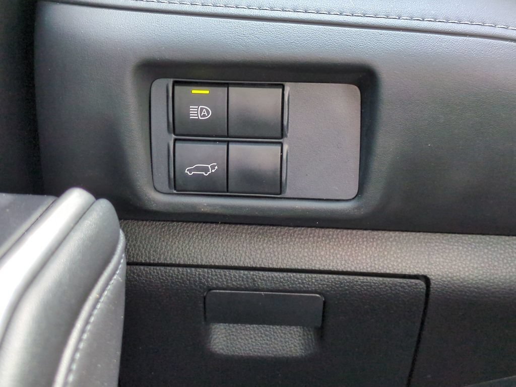 Used 2021 Toyota Highlander XLE FWD image 14
