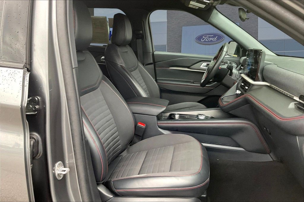 Certified 2025 Ford Explorer ST-Line AWD/4WD image 30