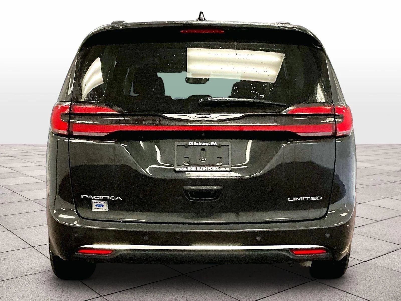 Used 2023 Chrysler Pacifica Limited FWD image 4