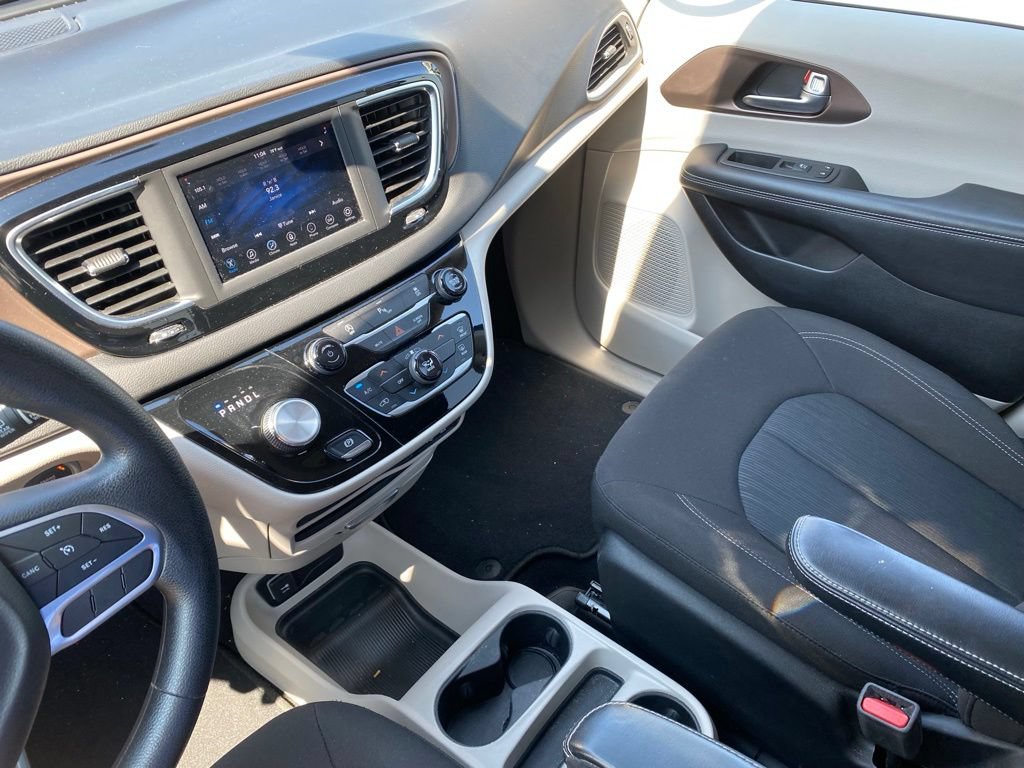 Used 2020 Chrysler Voyager LX FWD image 24