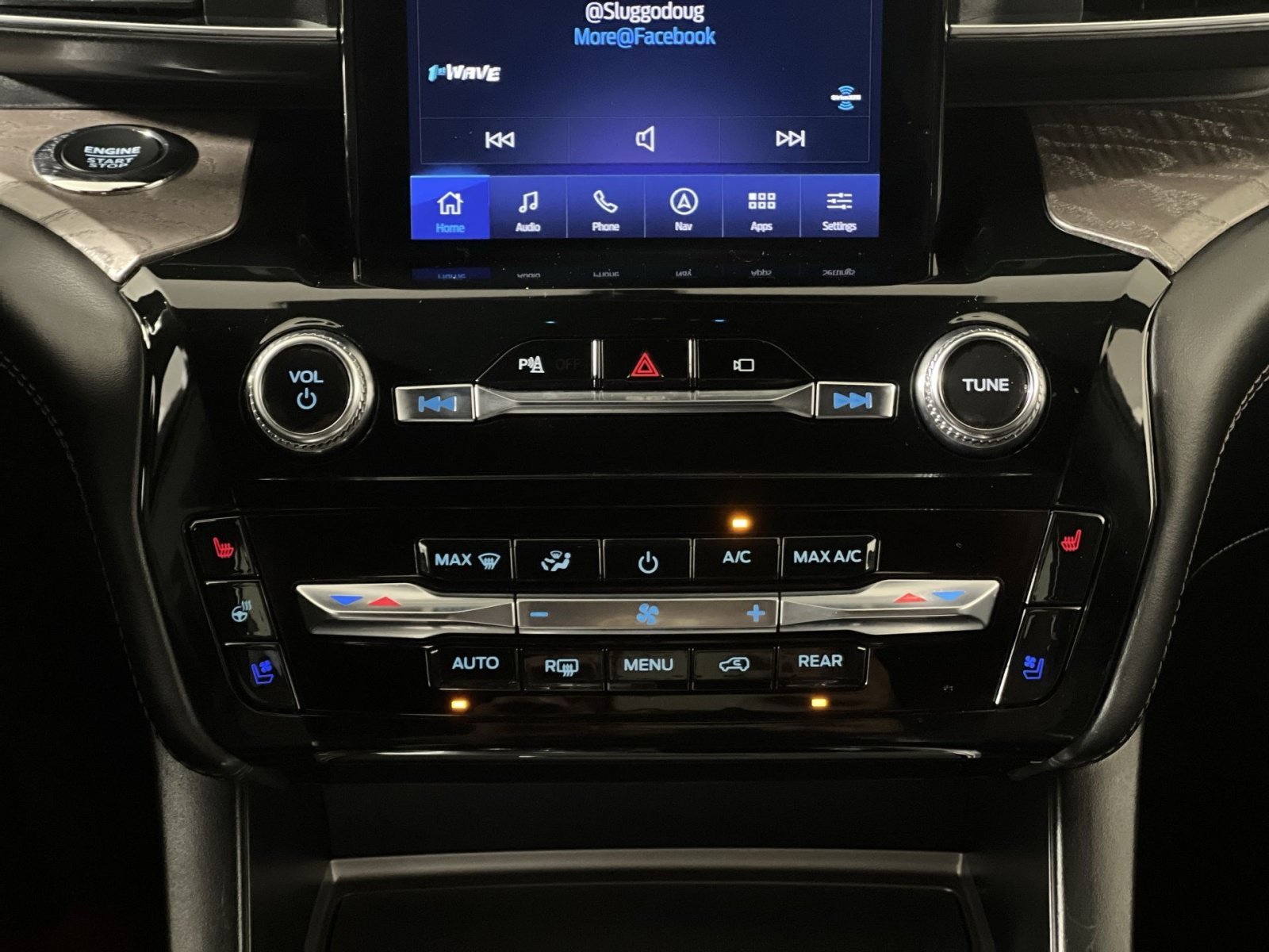 Certified 2023 Ford Explorer Platinum w/ Technology Package AWD/4WD image 19