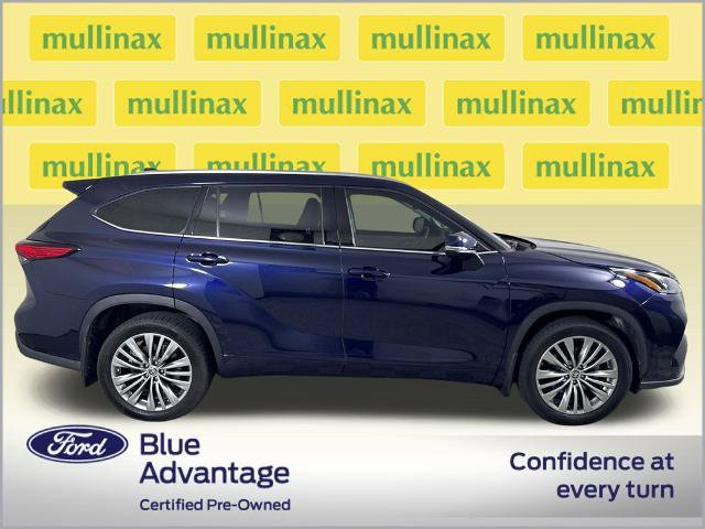 Used 2020 Toyota Highlander Platinum FWD image 2