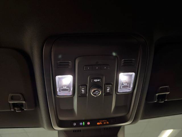 Used 2024 Cadillac Escalade Luxury RWD image 16