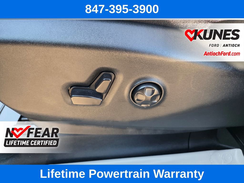 Used 2024 Chrysler Pacifica Touring-L image 18