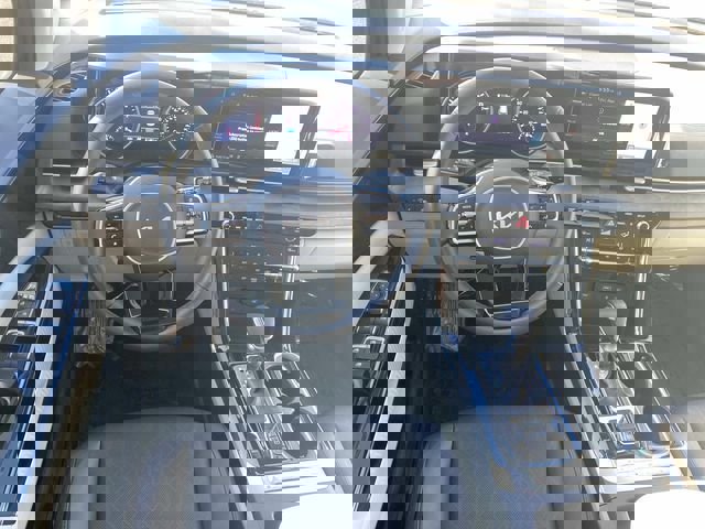 Used 2024 Kia Carnival EX image 15