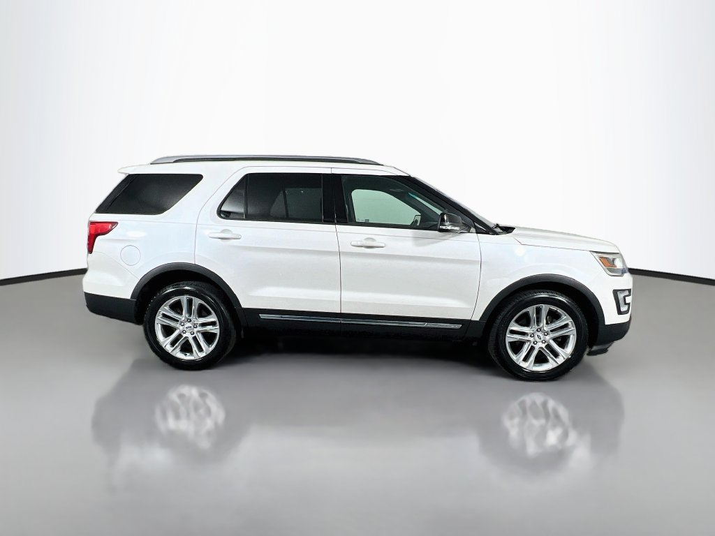 Certified 2017 Ford Explorer XLT w/ Equipment Group 202A AWD/4WD image 8
