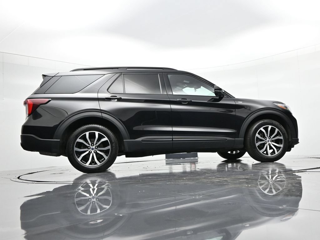 Certified 2025 Ford Explorer ST-Line AWD/4WD image 28