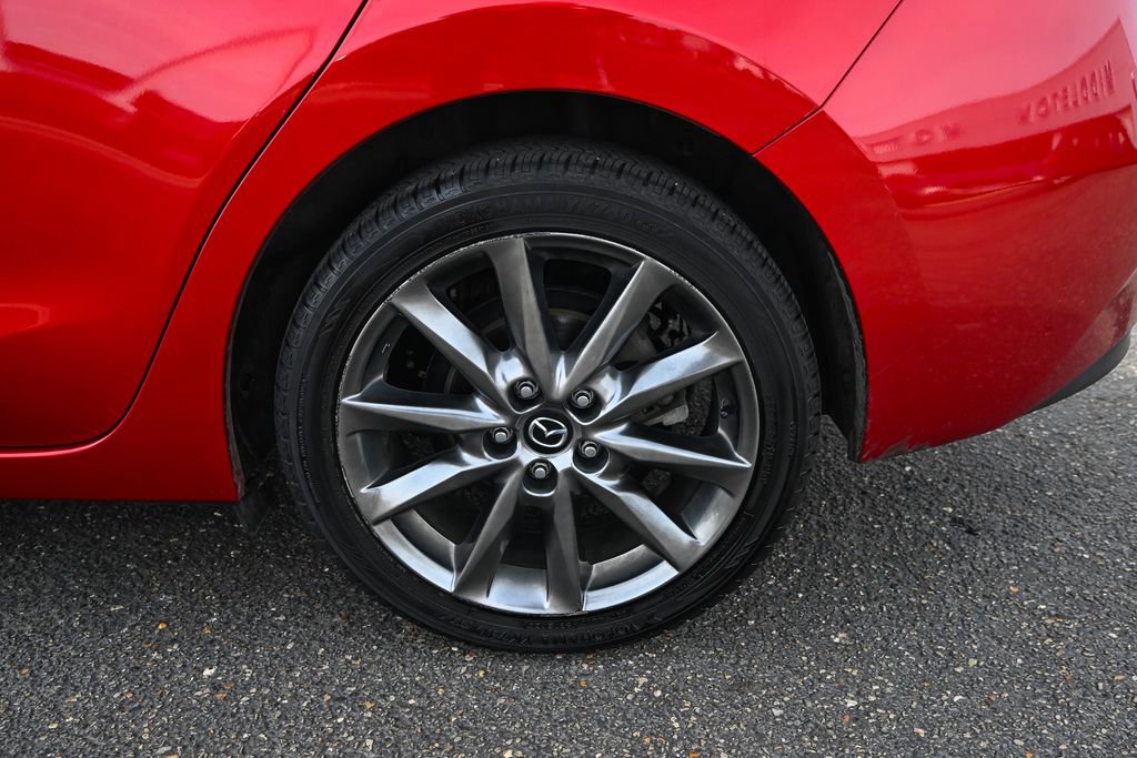 Used 2018 MAZDA MAZDA3 Grand Touring w/ Premium Equipment Package FWD image 12