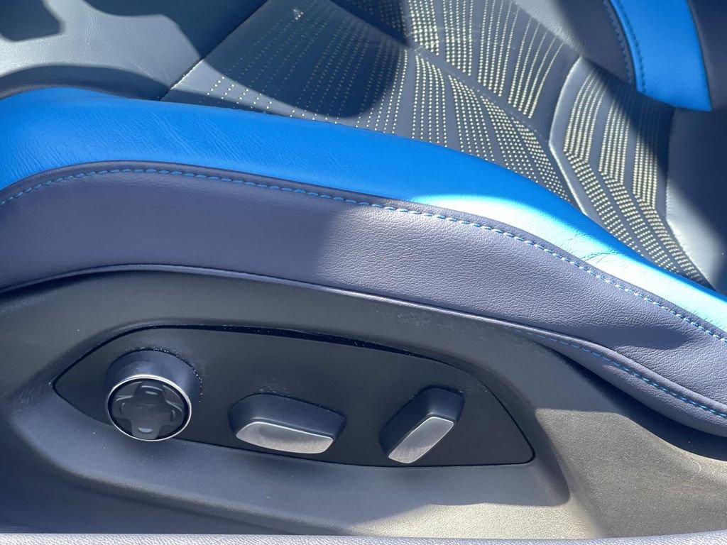 Used 2022 Chevrolet Corvette Stingray Premium Cpe w/ Z51 Performance Package RWD image 18