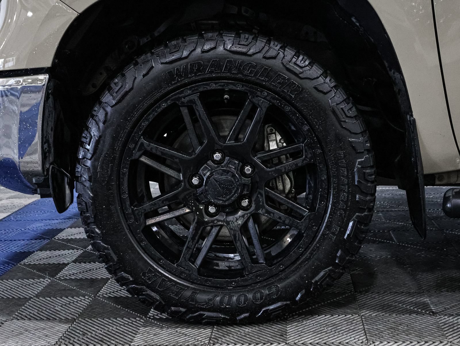 Used 2020 Toyota Tundra SR5 w/ SR5 Leather Package RWD image 21