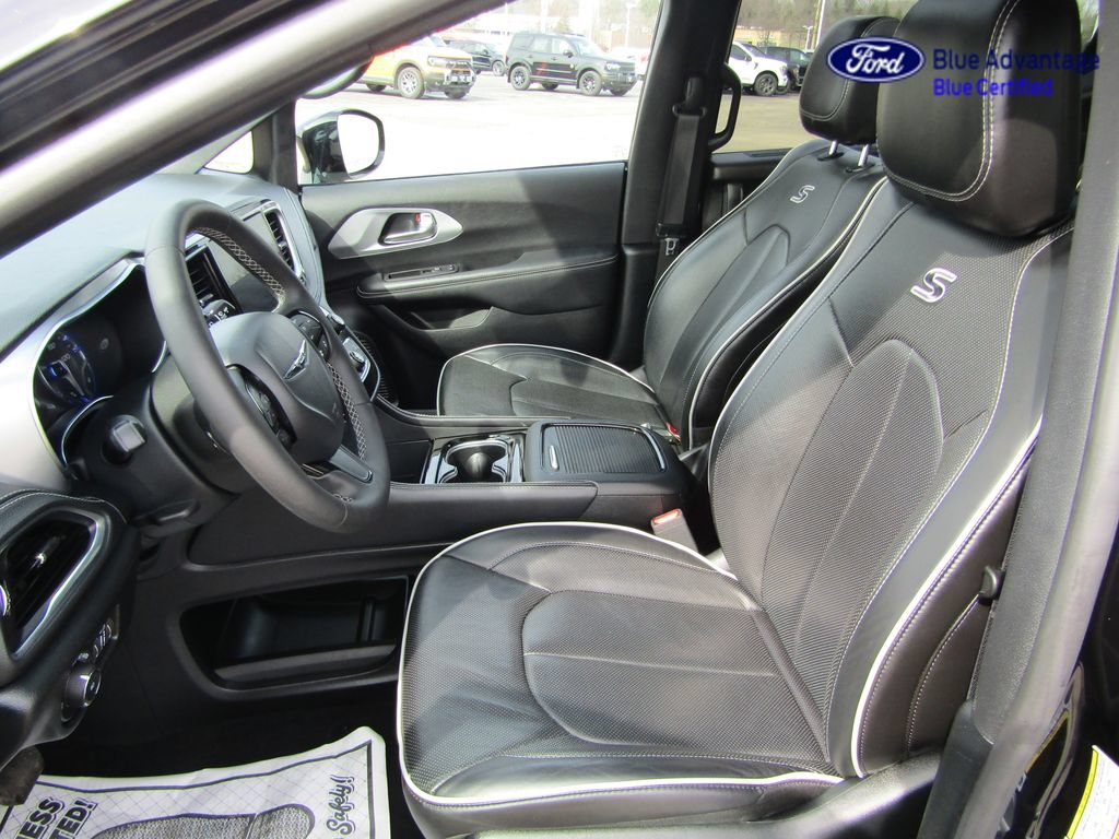 Used 2025 Chrysler Pacifica Limited FWD image 11