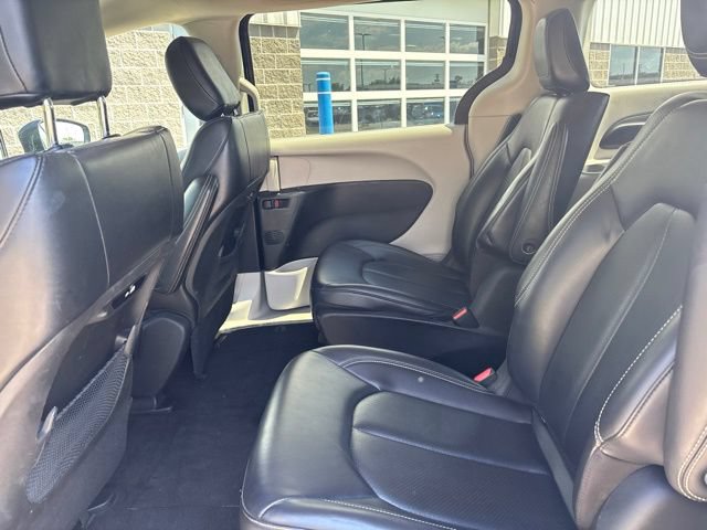 Used 2024 Chrysler Pacifica Limited FWD image 30