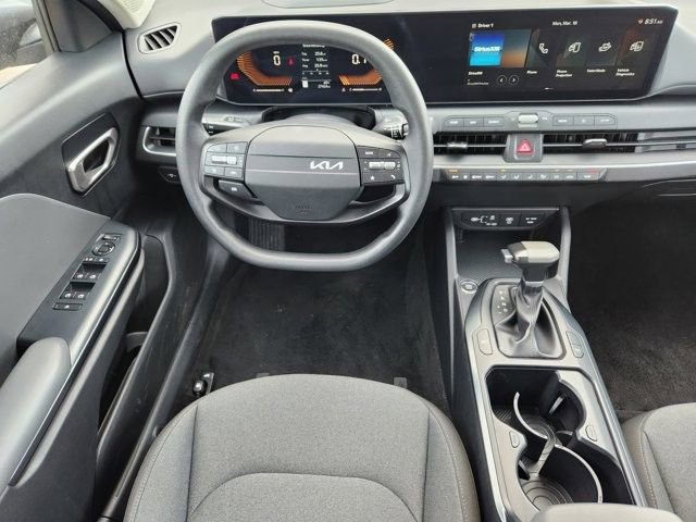 Used 2025 Kia K4 LXS image 27