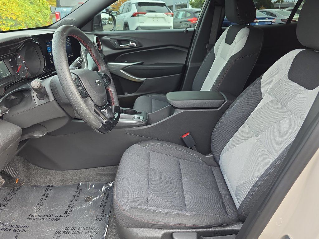 Used 2026 Chevrolet Trax RS FWD image 5