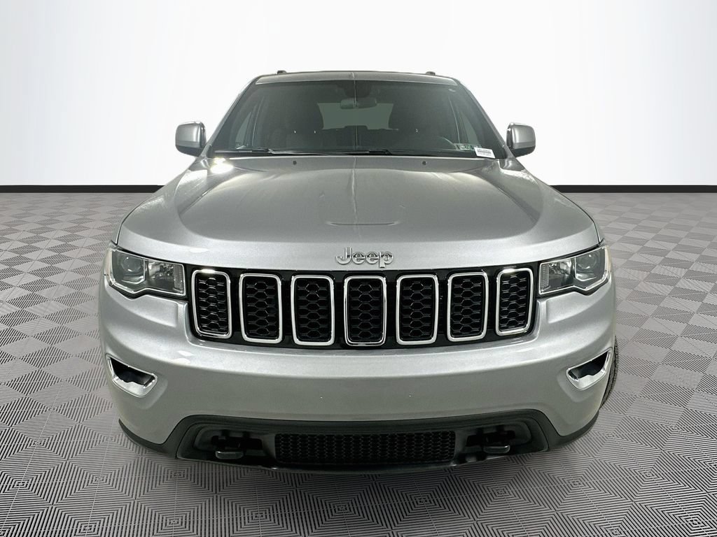 Used 2021 Jeep Grand Cherokee Laredo w/ Security & Convenience Group AWD/4WD image 3