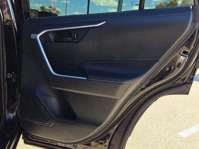 Used 2019 Toyota RAV4 LE image 11