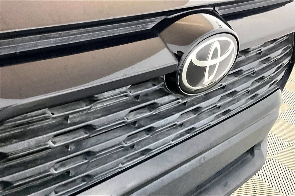 Used 2019 Toyota RAV4 XLE FWD image 23