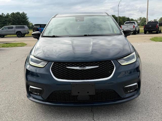Used 2024 Chrysler Pacifica Touring-L FWD image 9